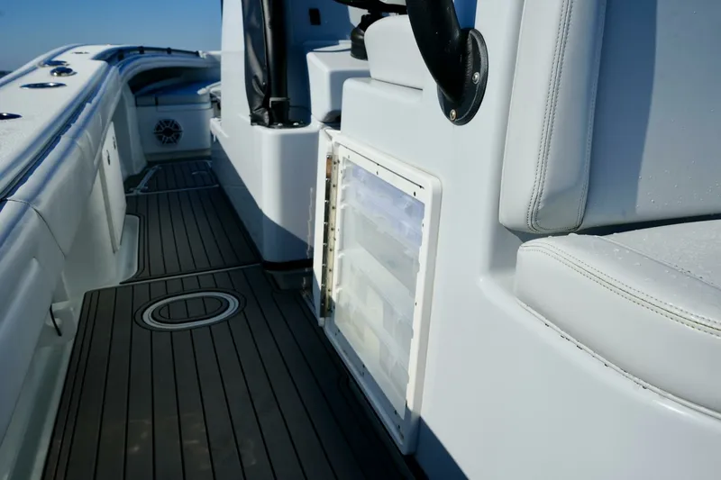 Slide: The Image of Yellowfin 32 Luhn 32- Center Console 2023 Yellowfin 32 Center Console Luhn 32 - 7654598