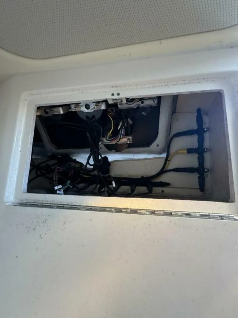 Slide: The Image of Grady-White Marlin 300 2000 - 5827000