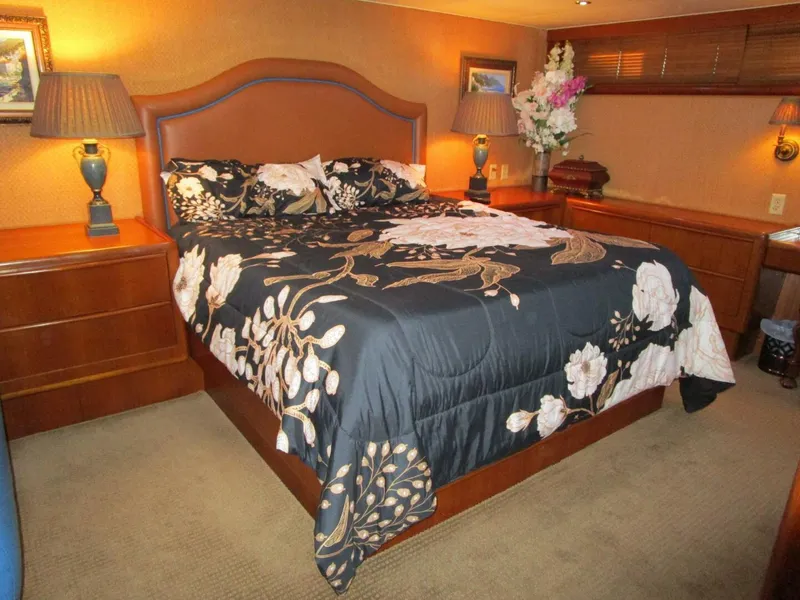 Slide: The Image of King Size Master Berth - 5864539