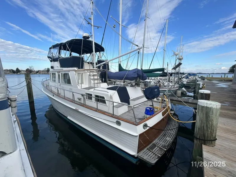 The Image of 42' Grand Banks port aft profile2 - 5824576