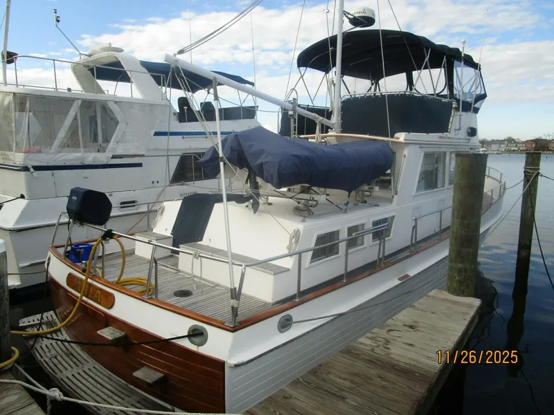 Slide: The Image of 42' Grand Banks starboard aft profile - 5824591
