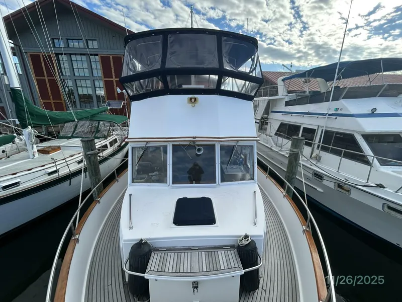 Slide: The Image of 42' Grand Banks foredeck aft - 5824548