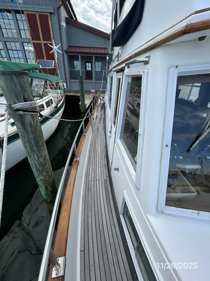Slide: The Image of 42' Grand Banks starboard side deck1 - 5824594