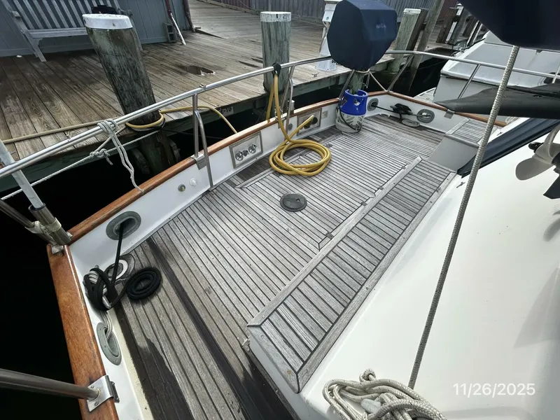 Slide: The Image of 42' Grand Banks aftdeck2 - 5824521