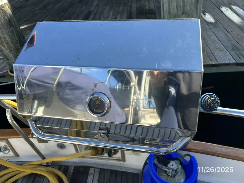 Slide: The Image of 42' Grand Banks BBQ grill - 5824534