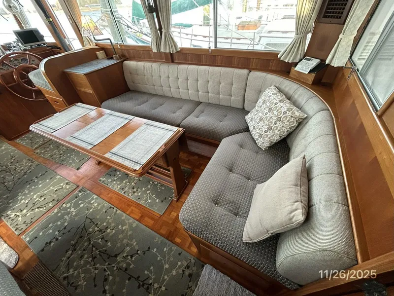 Slide: The Image of 42' Grand Banks salon starboard seating2 - 5824588