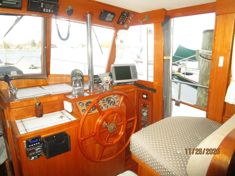 Slide: The Image of 42' rand Banks lower helm1 - 5824565