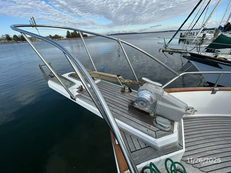 Slide: The Image of 42' Grand Banks achor windlass2 - 5824524