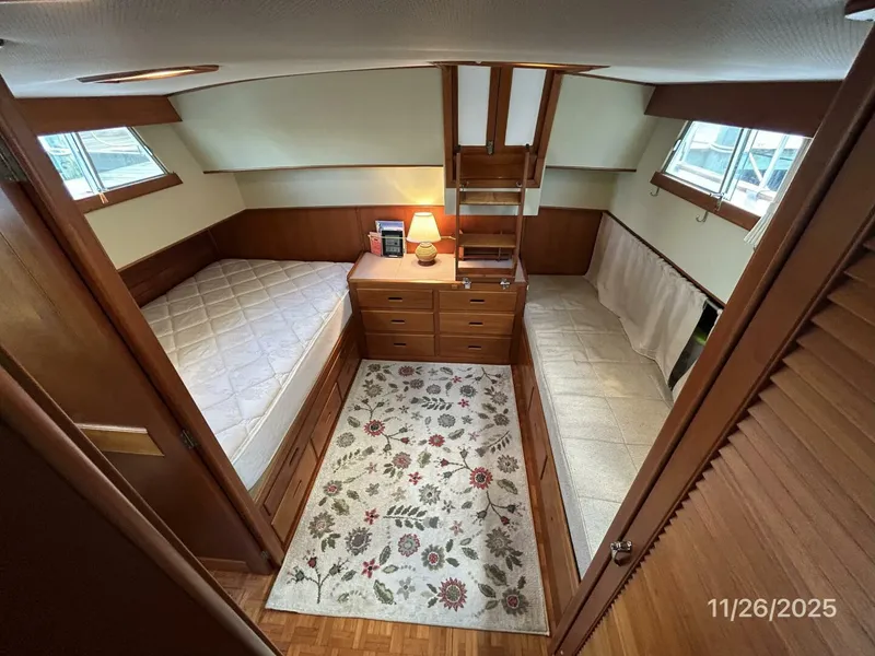 Slide: The Image of 42' Grand Banks master stateroom - 5824571