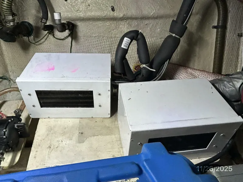 Slide: The Image of 42' Grand Banks refrigeration system - 5824581