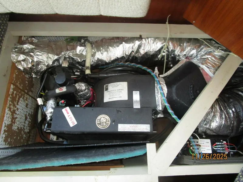 Slide: The Image of 42' Grand Banks salon air conditioning unit - 5824583