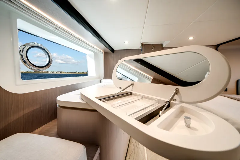 Slide: The Image of Azimut 60 FLY 2022 - 5871275