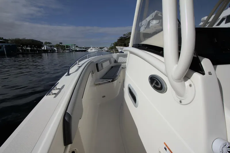 Slide: The Image of Pursuit 3070 Center Console 2001 - 5875000