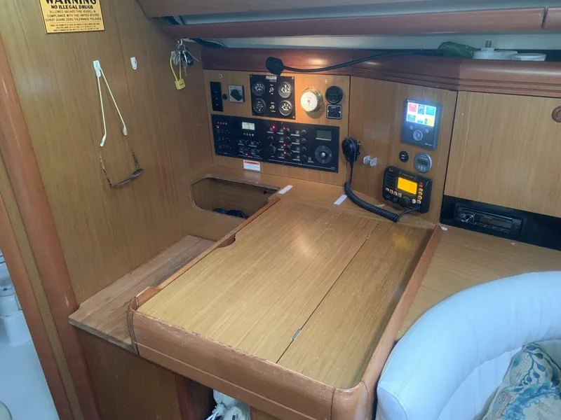 Slide: The Image of Jeanneau 42DS 2007 - 5825377