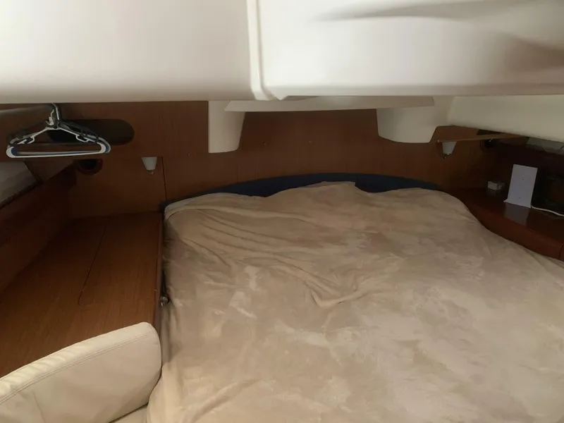 Slide: The Image of Jeanneau 42DS 2007 - 5825382