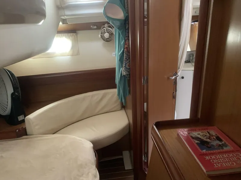 Slide: The Image of Jeanneau 42DS 2007 - 5825413