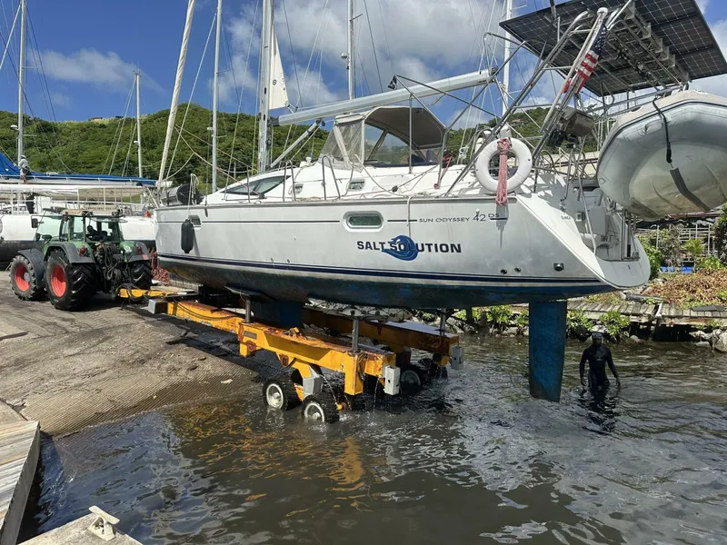 Slide: The Image of Jeanneau 42DS 2007 - 5825398