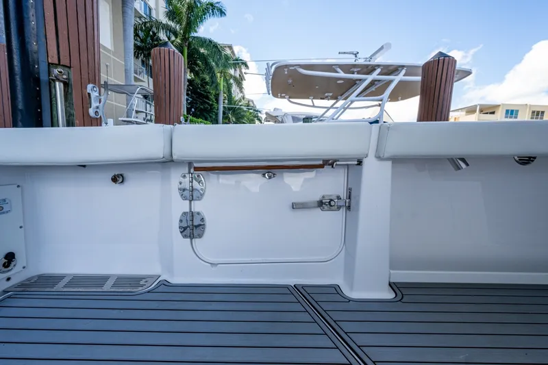 Slide: The Image of Everglades 395 Center Console 2020 - 7087677