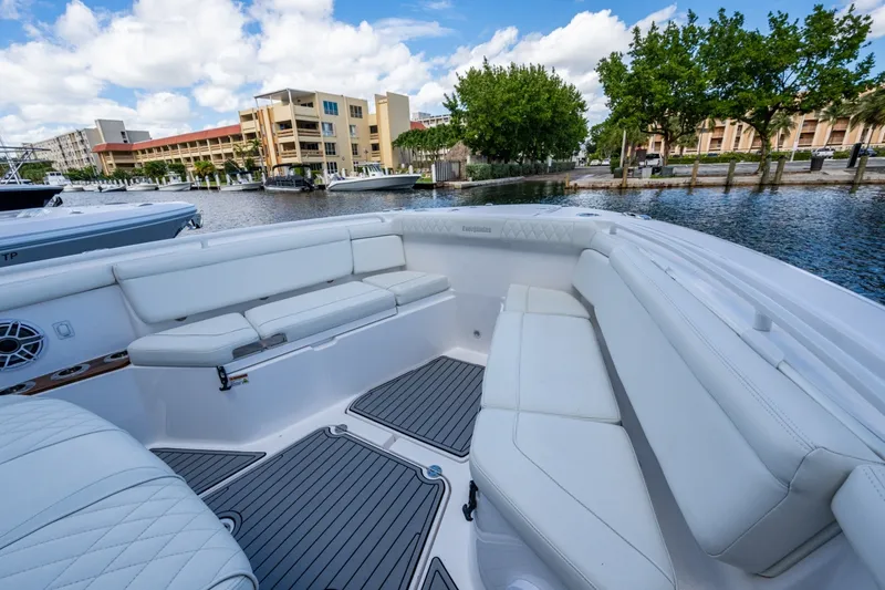 Slide: The Image of Everglades 395 Center Console 2020 - 7680167