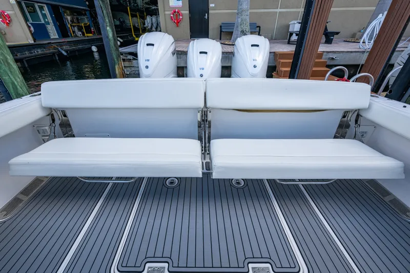 Slide: The Image of Everglades 395 Center Console 2020 - 7087676
