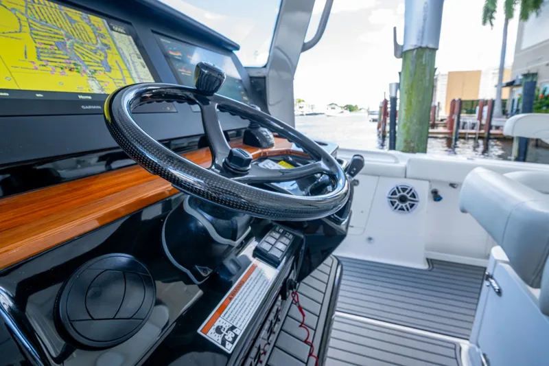 Slide: The Image of Everglades 395 Center Console 2020 - 7087680
