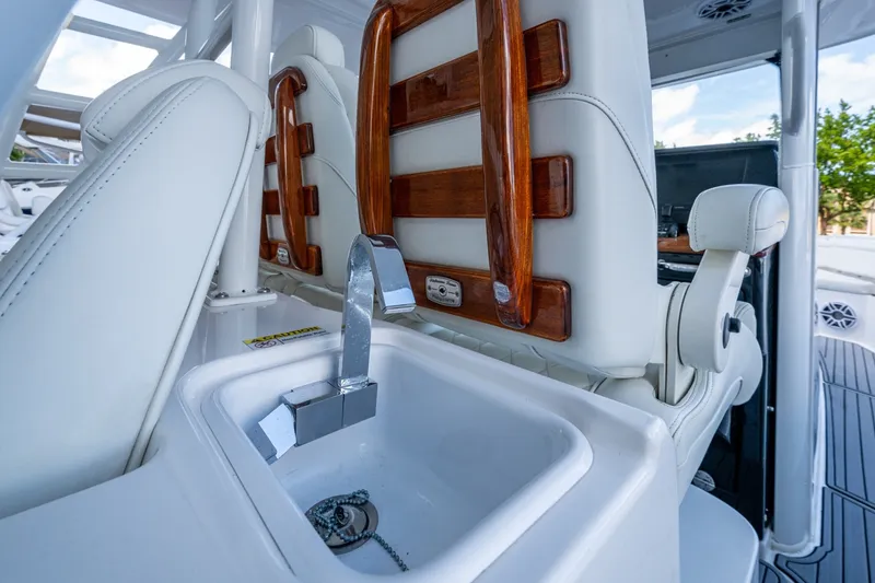 Slide: The Image of Everglades 395 Center Console 2020 - 7087679