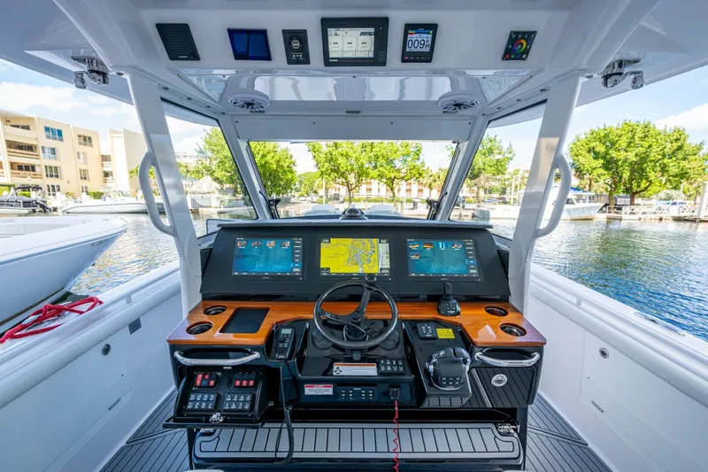 Slide: The Image of Everglades 395 Center Console 2020 - 7087683