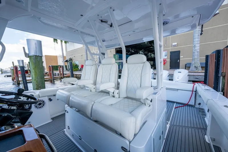 Slide: The Image of Everglades 395 Center Console 2020 - 7087663