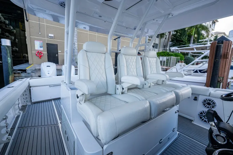 Slide: The Image of Everglades 395 Center Console 2020 - 7087662