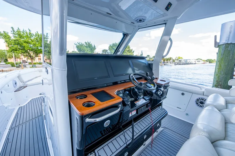 Slide: The Image of Everglades 395 Center Console 2020 - 7087664