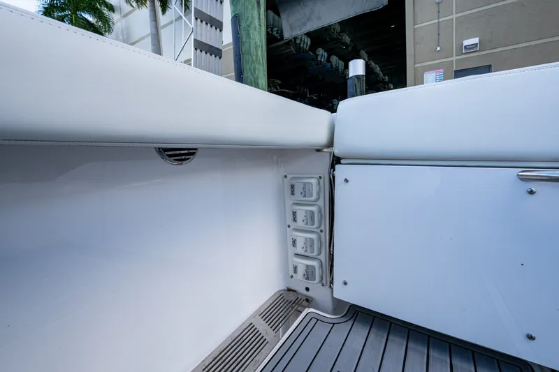 Slide: The Image of Everglades 395 Center Console 2020 - 7087678