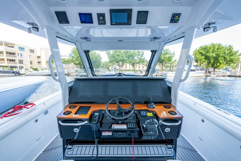 Slide: The Image of Everglades 395 Center Console 2020 - 7087665