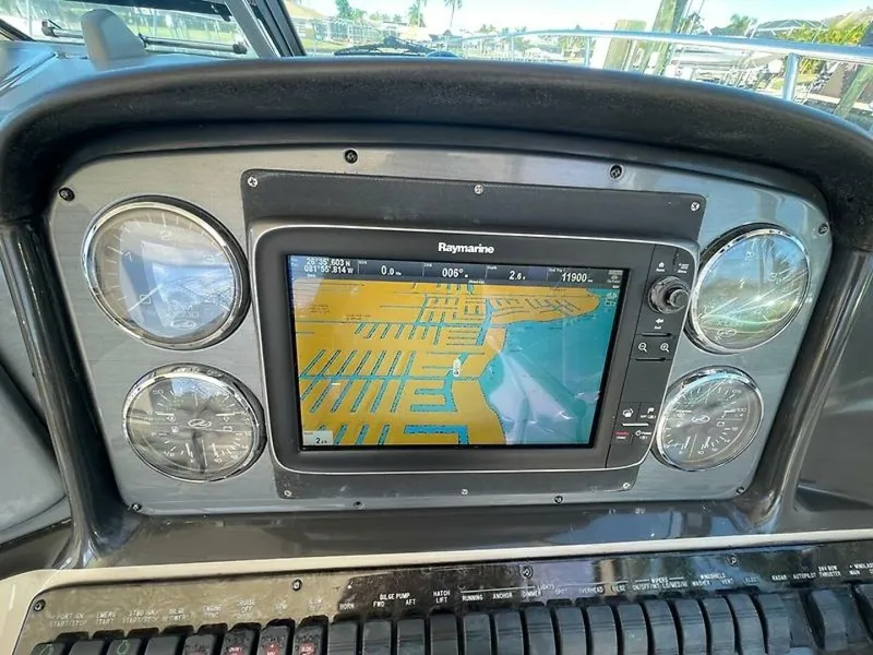 Slide: The Image of Sea Ray 390 Sundancer 2005 - 5826573