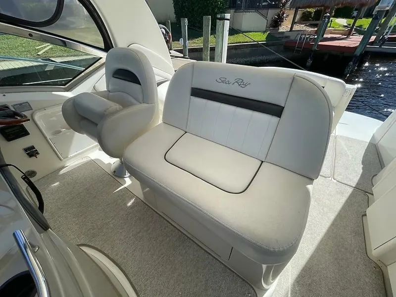 Slide: The Image of Sea Ray 390 Sundancer 2005 - 5826544