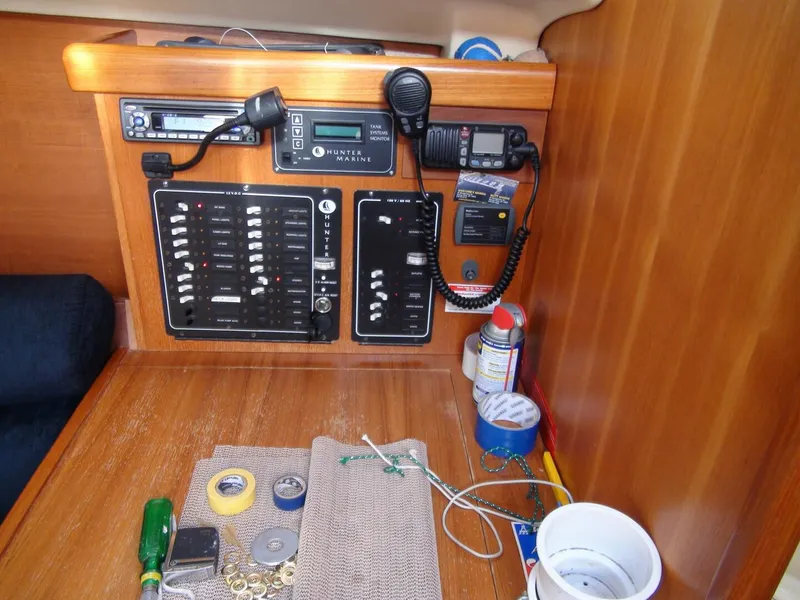 Slide: The Image of Hunter 305 2003 - 5826641