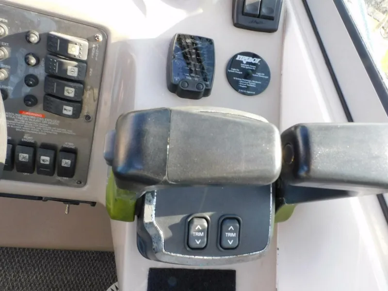 Slide: The Image of Monterey 302 Sport Cruiser 2006 - 5826854