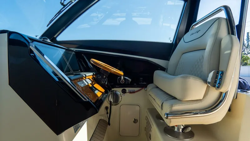 Slide: The Image of Chris-Craft Calypso 2026 - 5827083