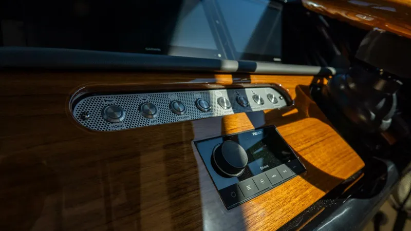 Slide: The Image of Chris-Craft Calypso 2026 - 5827084