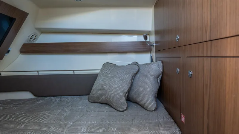 Slide: The Image of Chris-Craft Calypso 2026 - 5827089