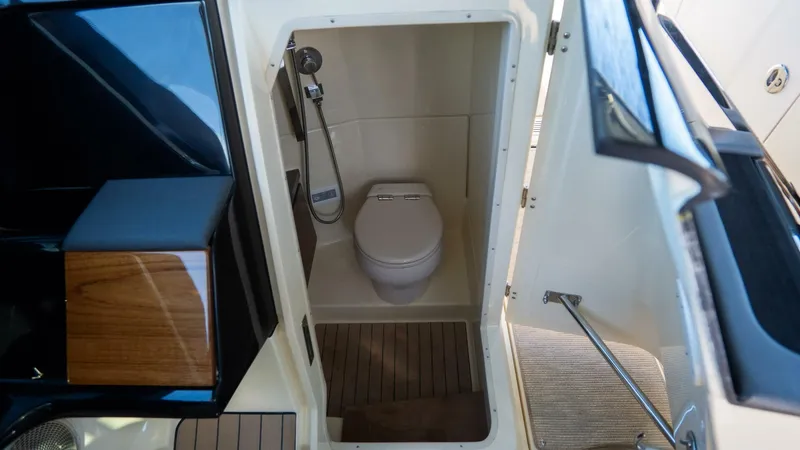 Slide: The Image of Chris-Craft Calypso 2026 - 5827091