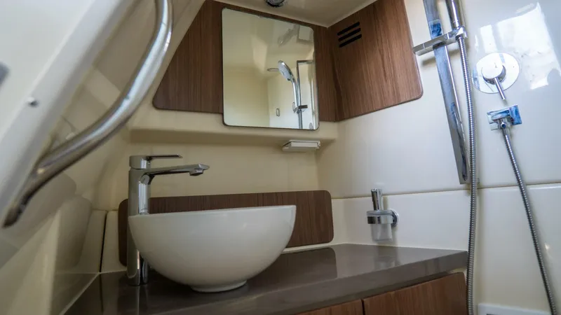 Slide: The Image of Chris-Craft Calypso 2026 - 5827092