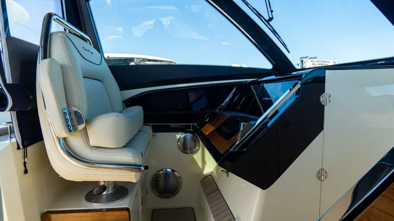 Slide: The Image of Chris-Craft Calypso 2026 - 5827080