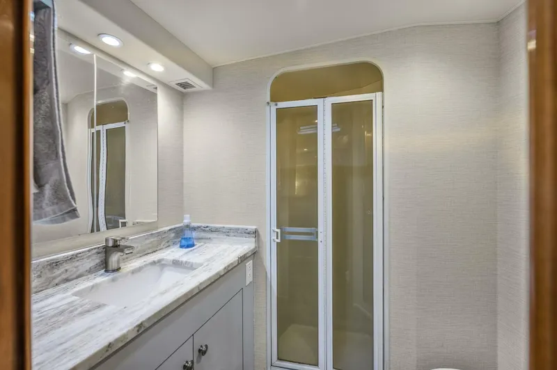 Slide: The Image of Viking 58 Enclosed Flybridge 1999 - 5827608