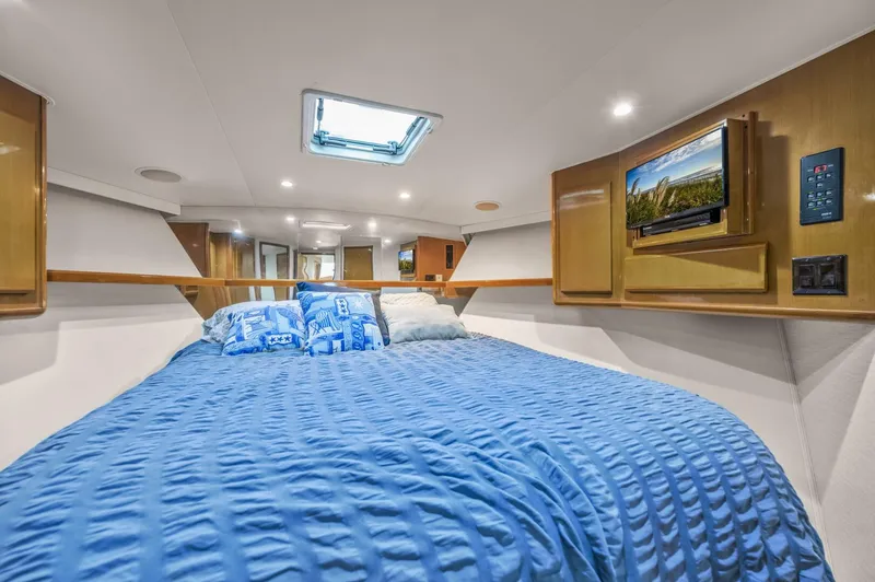 Slide: The Image of Viking 58 Enclosed Flybridge 1999 - 5827610