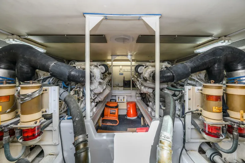 Slide: The Image of Viking 58 Enclosed Flybridge 1999 - 5827615