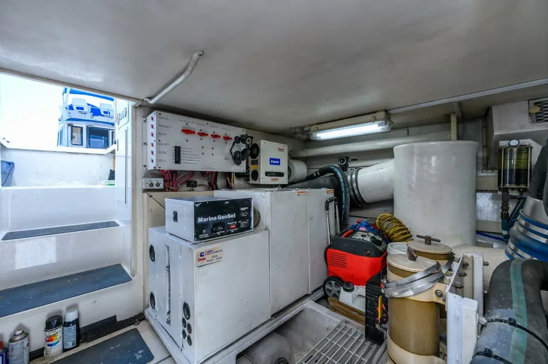 Slide: The Image of Viking 58 Enclosed Flybridge 1999 - 5827619