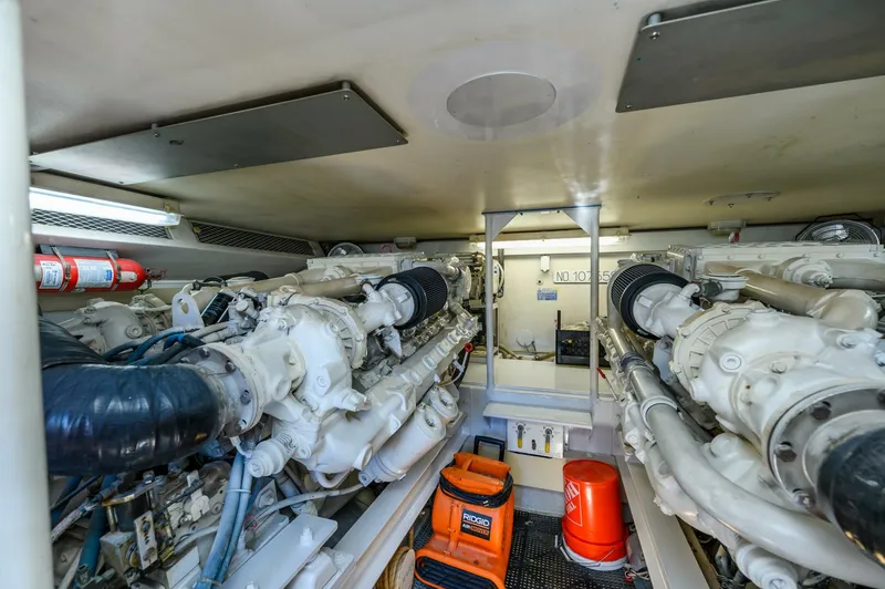 Slide: The Image of Viking 58 Enclosed Flybridge 1999 - 5827620