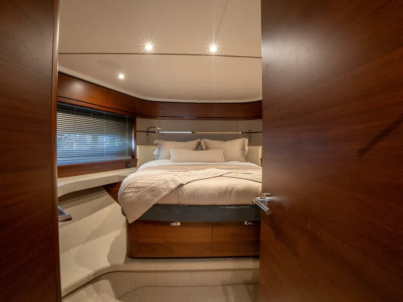 Slide: The Image of 2020 Princess S66 - 5944051