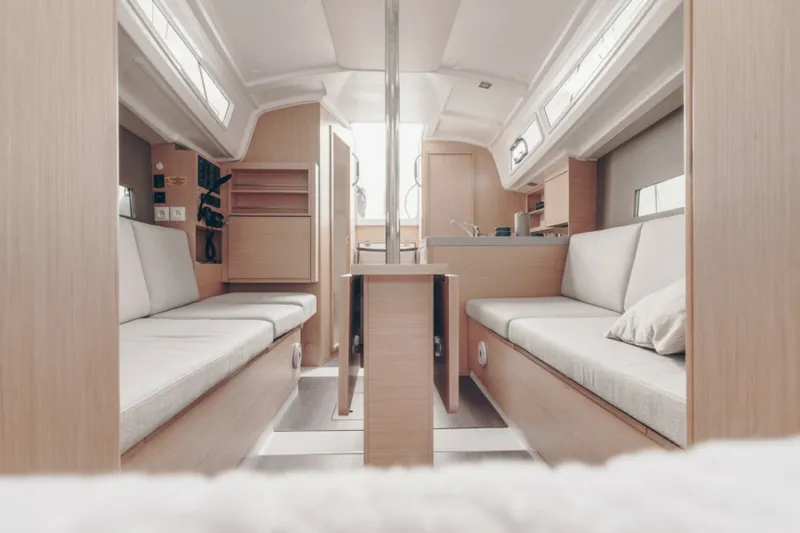 Slide: The Image of Beneteau Oceanis 30.1 Electric - 5828257