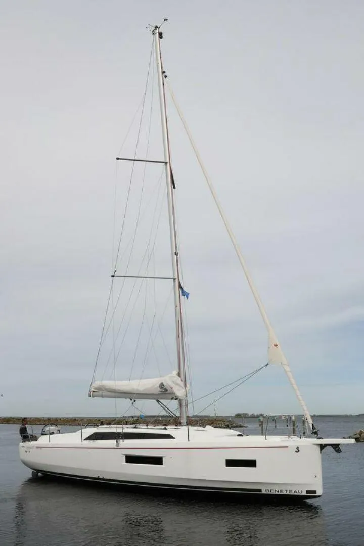 Slide: The Image of Beneteau Oceanis 37.1 First Line - 5851924